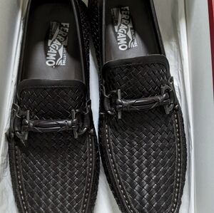 Salvatore Ferragamo woven drivers MINT!